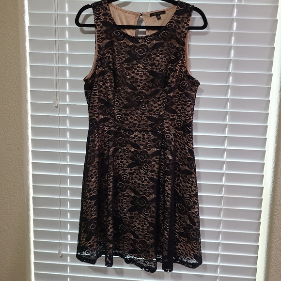 City Triangles Dresses & Skirts - City Triangles Sleeveless Black Lace Dress. Size XL